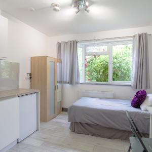 London Elegant New Studio