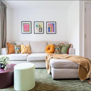 Elegance Retreat - 2 Bed Holiday Home with Parking