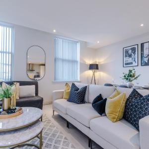 Modern & Stylish Central Home in Leeds Sleeps 5 by PureStay
