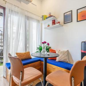 MONA NEST Canggu 2BR Tiny House with Rooftop and Cozy Workspace
