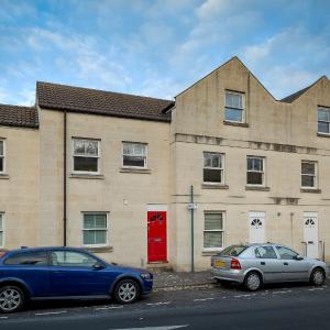 Bath Breaks Apartments