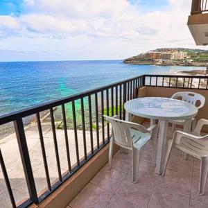 Marsalforn Seaview Apartment in a quiet area
