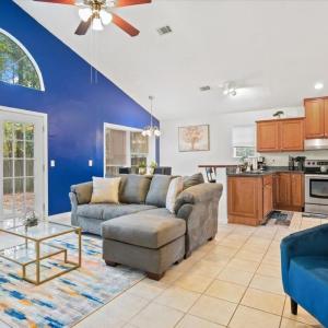 Monthly Stays! - 75'' TV - Summer Retreat - King Bed, Large Yard, No Stairs