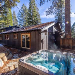 Hideaway in the Highlands - 4BR, Pet Friendly w Hot Tub - Minutes from the Lake & Tahoe City