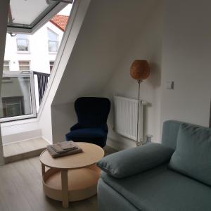 Dachzimmer mit Kochecke und Duschbad, nahe Messe