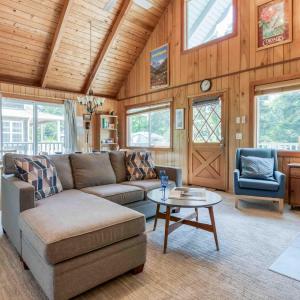 Play Chalet MCA 489 - Meredith Lodging