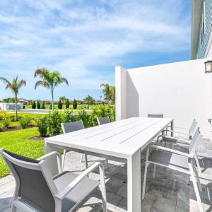 Cozy 3 Bedroom Townhouse Near Disney w/ Patio