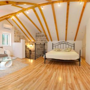 House Sandra 2