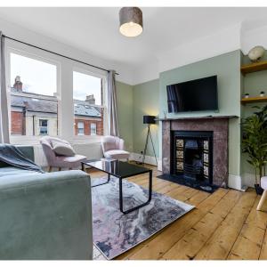 Handsome Family Home Peaceful, Next to Park
