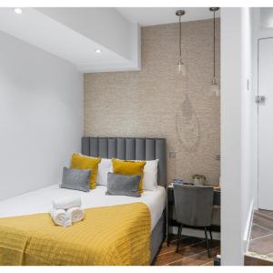 Compact Comfort: Your London Basecamp
