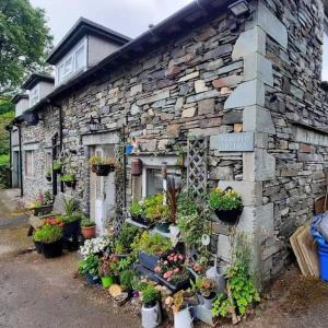 1 Bed Flat - Sleeps 4 - Garden - Parking - Wifi