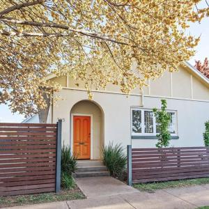 The Orange Door Mudgee -a spacious home in town