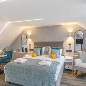 Turquoise Serenity Studio in London