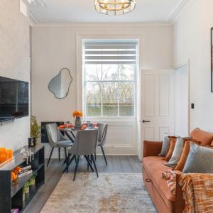 Simplicity meets Warmth: 1-Bed Delight
