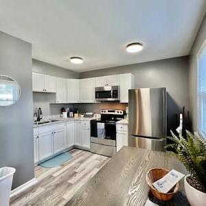 Charming, Stylish remodeled Trenton Apartment