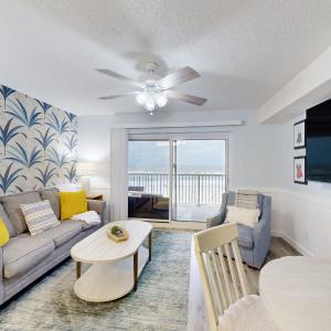 Royal Palms 303