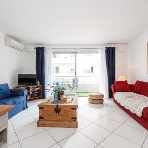 NEW 2 bed apt in Antibes, 5 min walk to the Beach