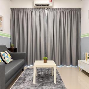 Cozy 2-bed retreat - F&B Mart - Chan Sow Lin