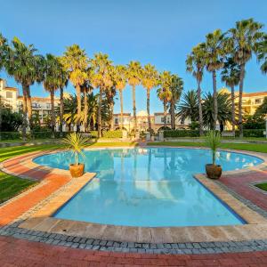 Peaceful Retreat, Pools, Gym, Parks