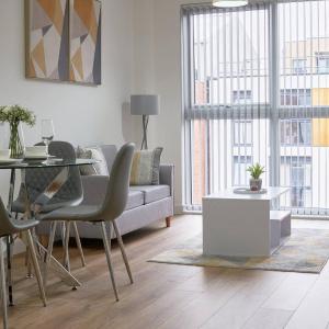 Modern Central Apartment - City Centre - Fast WIFI - Near Utilitia Arena & ICC