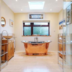 High quality detached house with parking St. Ives