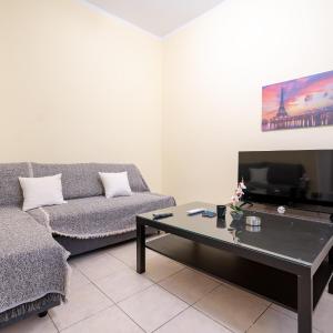 Neos kosmos 1 bedrm semi-basement flat by MPS