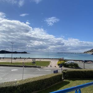 512 - A Erquy, en bordure de la plage du centre, à 300m du centre des commerces