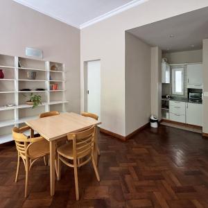 Monoambiente con vista a jardín