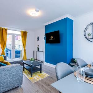 Spacious 3 Bedroom House close to Etihad