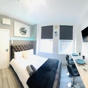Central studios in top location