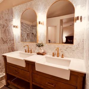 Fragrant Finnish Sauna & Cozy Pool with French 3br