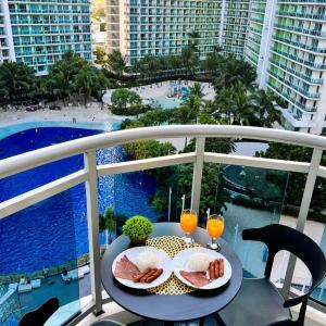 Premium 2bedrooms, Azure Condotel Staycation - beach view