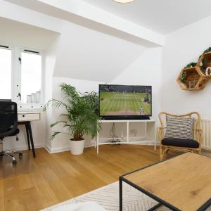 Stylish Flat in Victoria Park Village - Cafes & Canals