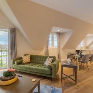 Luxury Penthouse - Castle Views - 2 Bed & Parking - By Tempstay