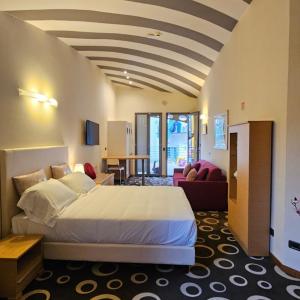 Select Executive Residence