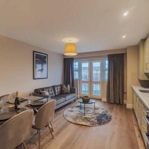 2BED 2BATH Bliss, Private Parking - By Tempstay