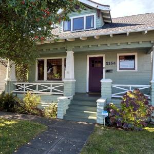 *Boho Bungalow-King-Backyard-Full Kitchen-W/D*