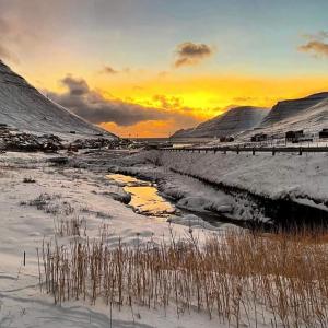 Experience unique Faroe Islands holiday home by the sea with great views, fully equipped kitchen and reliable Wi-Fi