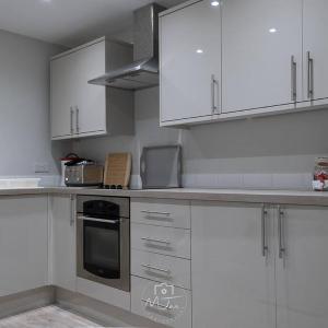 Flamingo - Two-Bed Apartment with Seaview , Great Location