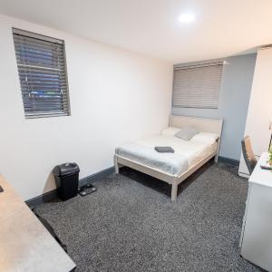 76 Bournbrook road Equipped studios near QE