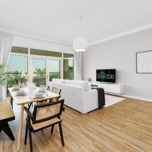 Luxury Living w private beach and Burj AlArab view