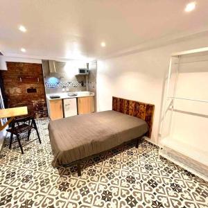 B4 Estudio nuevo! Cocina y baño privado! A 1 calle del metro