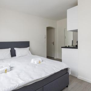Urban Oasis with Queen Bed and View BE-48