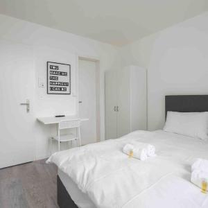 Urban Oasis with Queen Bed and View BE-42