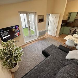 Apartment with balcony - on High Street - Sleeps 6