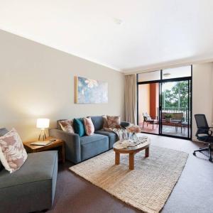 Elegant Harbourside Comfort with Alfresco Patio