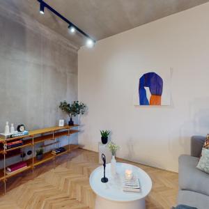 Modern 2 Bedroom Apt - Free Parking
