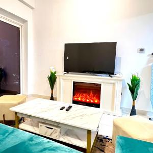 Elegant King Bed Brand NEW 1 bhk Marina Bay