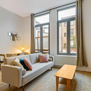 Bright Flat near City Center 24hr Parking