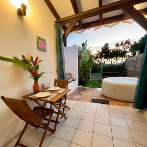 Mabouya cosy vue mer, jacuzzi, jardin